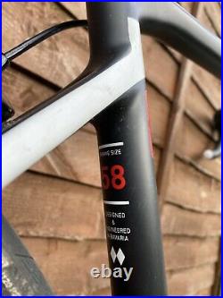 Cube Attain GTC (2017) 58cm Large Shimano 105 Carbon Road Bike