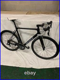 Full carbon road bike 56cm with carbon wheels and shimano ultegra 6800 group set