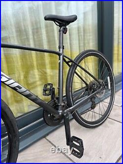 Giant Escape 2 Disc 2020 Hybrid Commuter bike, size medium, in black, excellent