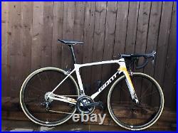 Giant TCR Advanced Pro 1 with Shimano Ultegra & carbon wheels- Size M Road Bike