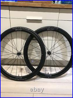 Hunt 30 MM Carbon disc wheels 700c Shimano QR axel road race bike