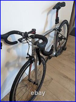 Trek F7 Full Carbon Shimano 105 Mens Road Bike (Delivery Available?)